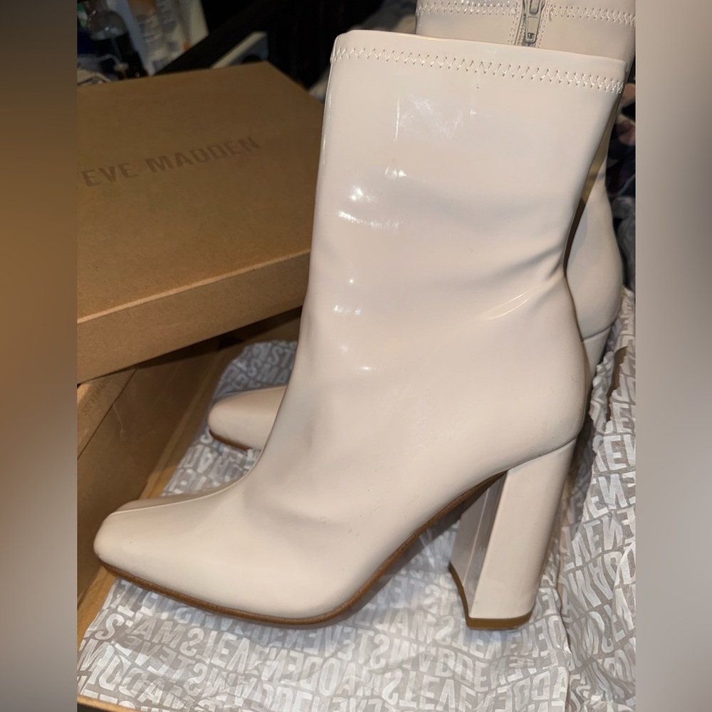 Steve Madden Women's Patent leather Cream Ankle Boots wore once